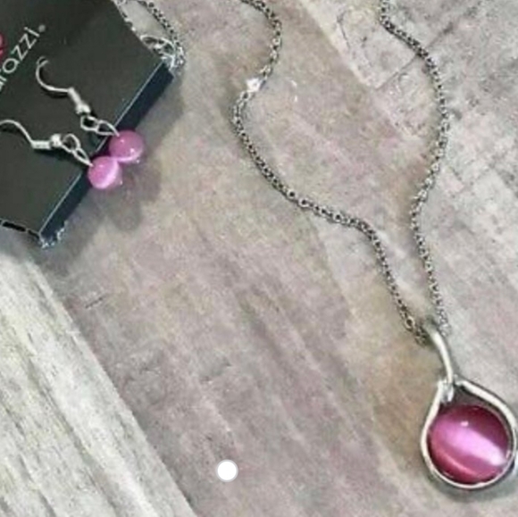 Pink pendant necklace